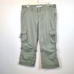 Aeropostale Embroidered Cargo Cropped / Capri pants. 9/10 NWT